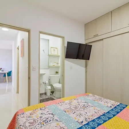 Acogedor En Piso Alto Apartamento *